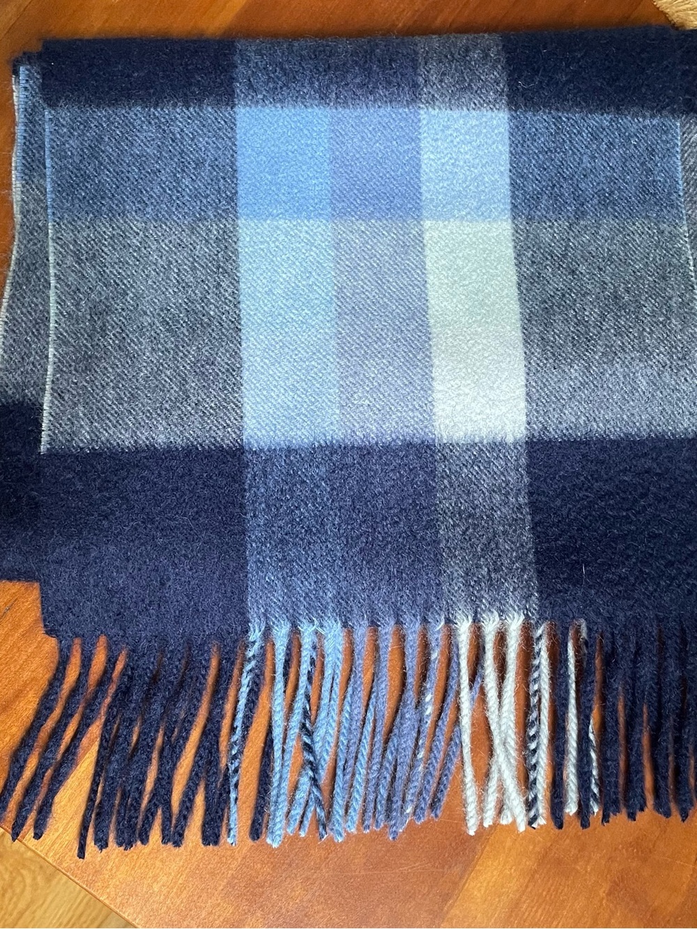 Lyle & Scott Blue Plaid Men’s Scarf 100% Cashmere EUC 10” x 72” Scotland